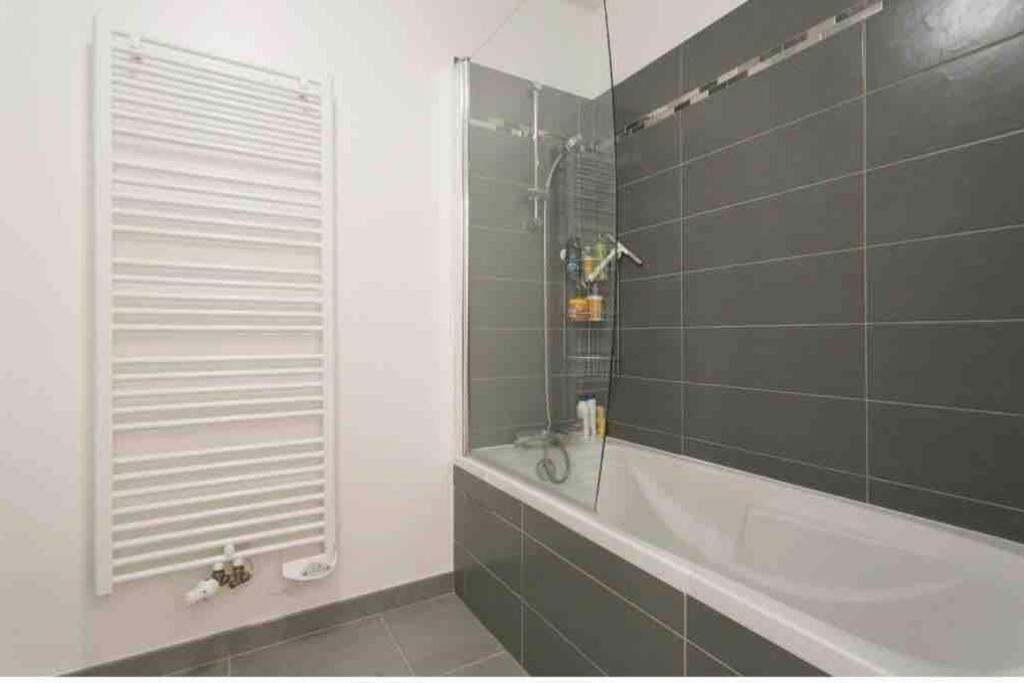 Cozy & Quiet Getaway Just 300M From Paris With Free Private Parking Apartamento Gentilly Exterior foto